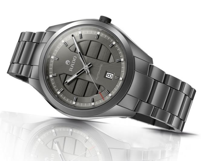 2015年巴塞尔表展上的日期显示手表（图）