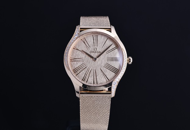 欧米茄表壳保养秘籍：旅途中的守护与珍爱